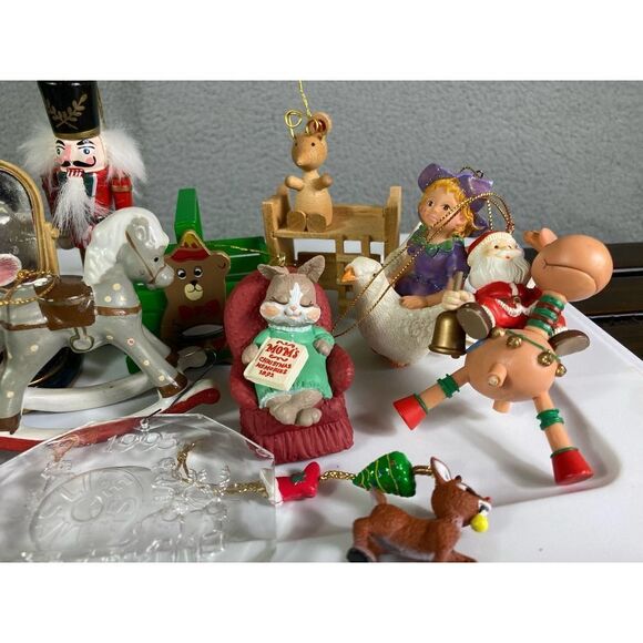 Vintage Christmas Ornaments Set Festive Holiday Tree Retro Home Decor - Picture 3 of 12